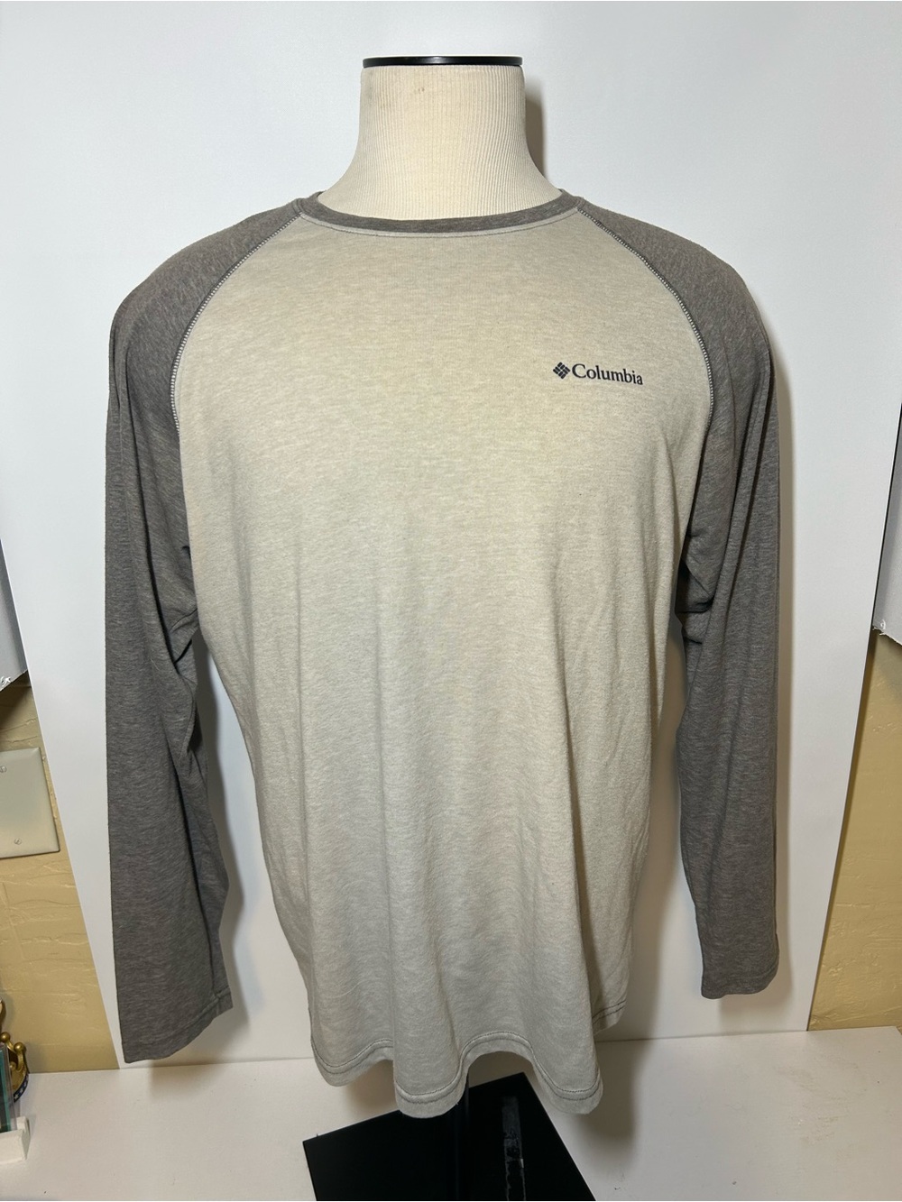Columbia Two-Tone Long Sleeve Raglan Tee — Cream and Gray
